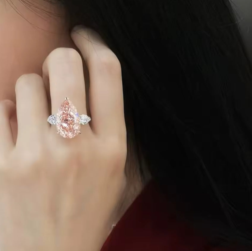 FLORAL IGI Certified 10.5ct Pear Cut Pink VS1 La₿-Grown Diamond Ring